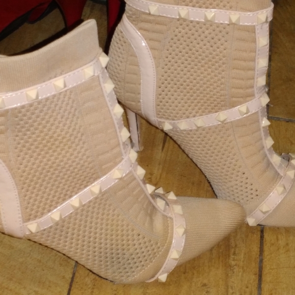 Studded neutral classy heels - Picture 3 of 4